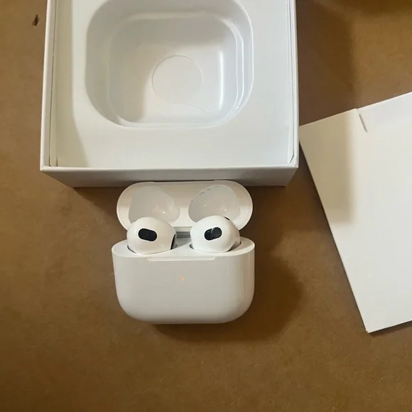 Apple White Earbud Headphones